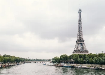 Which city in Europe has most tourists?